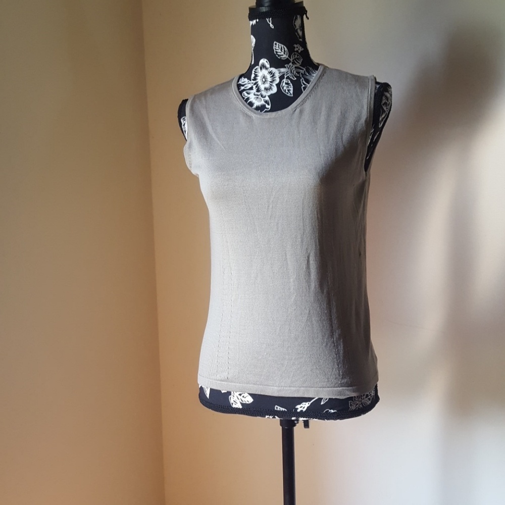 Banana Republic💙 Sage Green Silk Blend Pullover